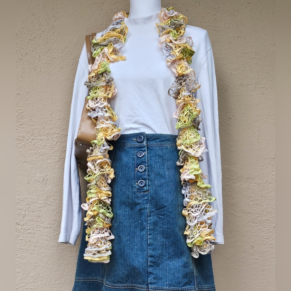 Colorful Crotchet Ruffle Knit Scarf - Picture 4 of 4